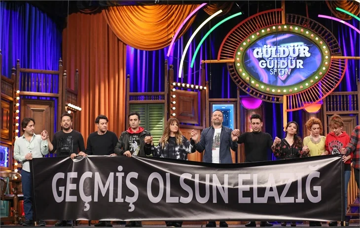 Güldür Güldür ekibi depremzedeler için sahneye çıktı!