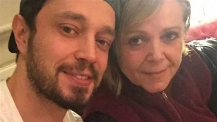 Murat Boz'un annesi havadayken fenalaştı!