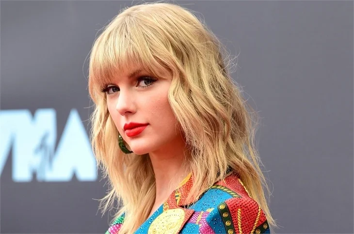 Taylor Swift: "Kuluçka makinelerinden fazlasıyız..."