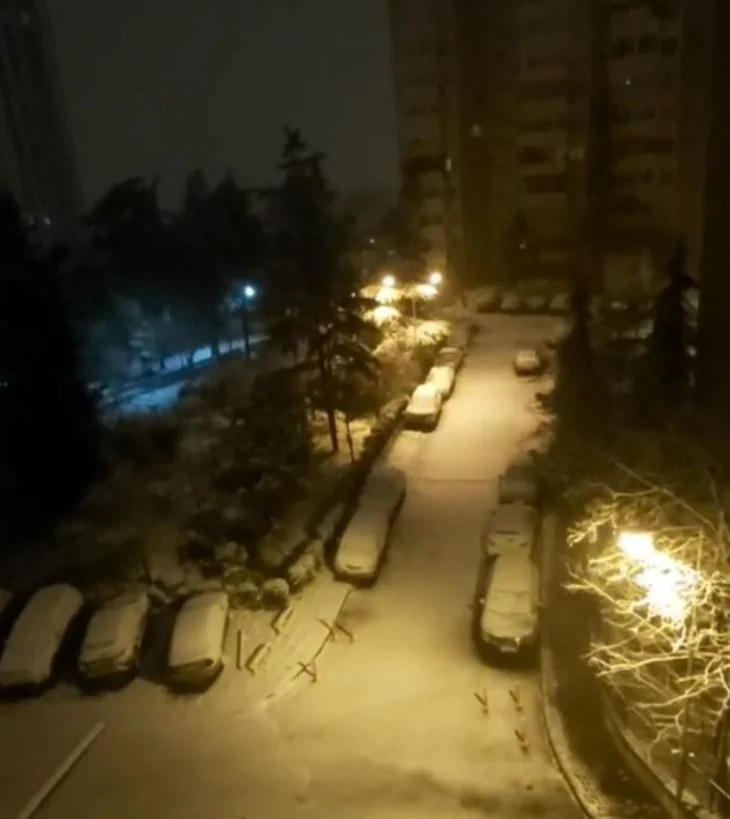 İşte ünlü isimlerin kar manzaraları!