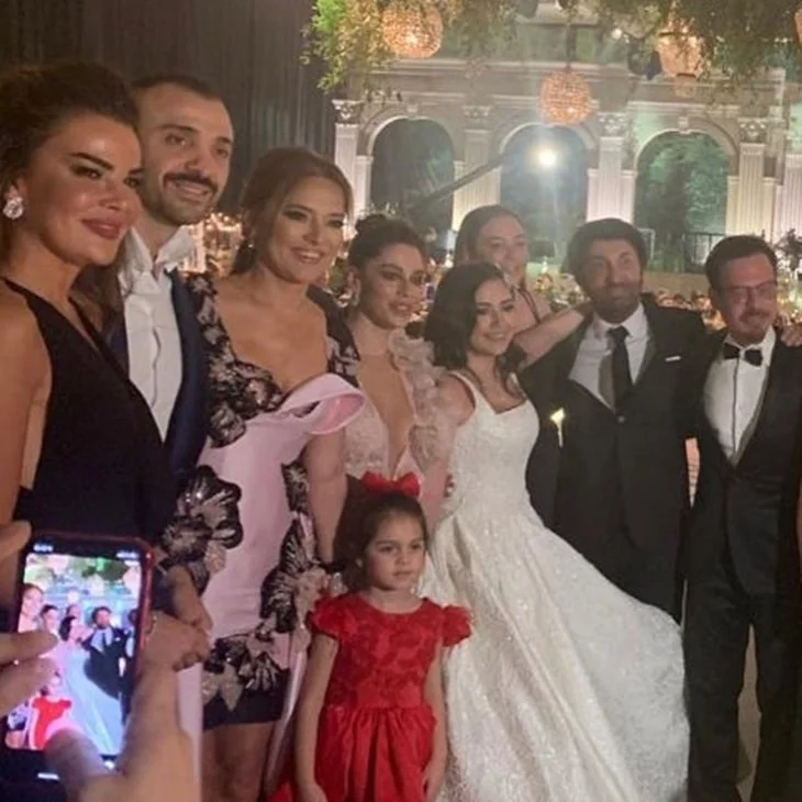 Merve Özbey'in düğününe ünlü yağdı!