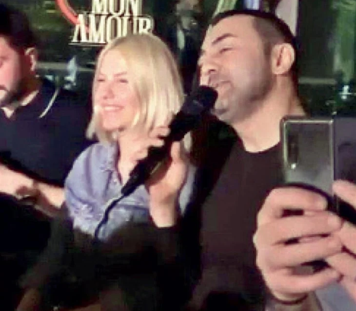 Serdar Ortaç gazetecileri kontrol etti ama... "Gel hayatım! Kimse yok"
