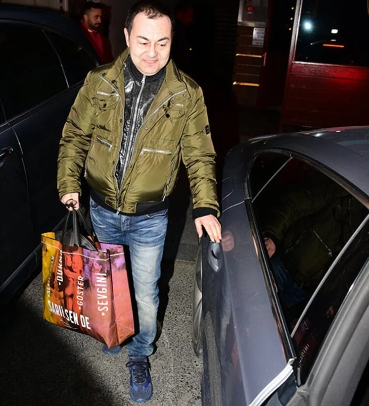 Serdar Ortaç gazetecileri kontrol etti ama... "Gel hayatım! Kimse yok"