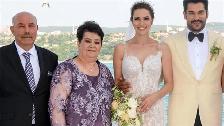 Fahriye Evcen'in acı günü! Babasını kaybetti!