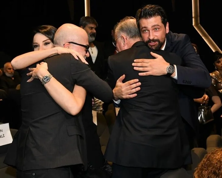 Ünlü isimleri bir araya getiren gala!