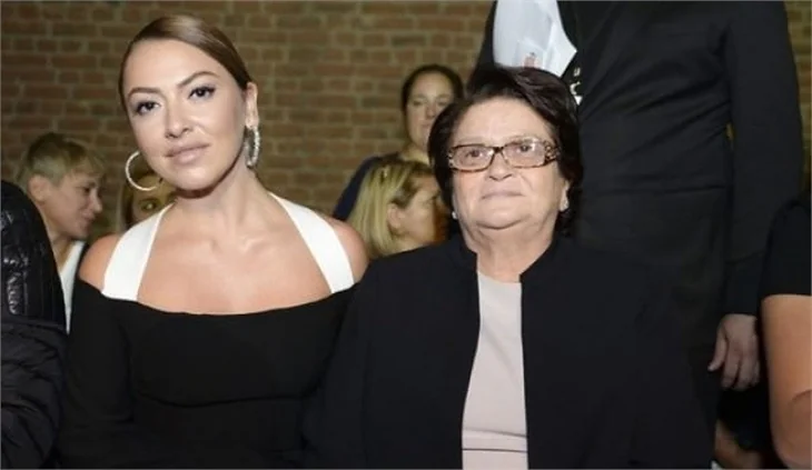 Hadise: "İyi ki doğdun annem..."
