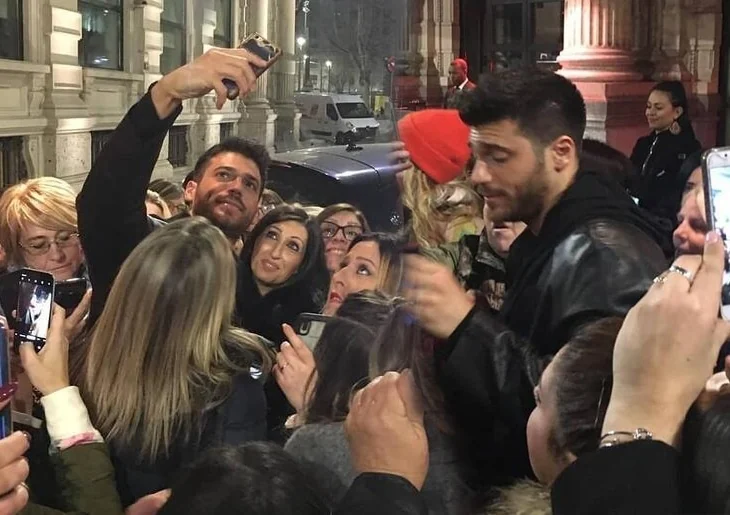 Can Yaman, İtalya'da izdihama neden oldu!