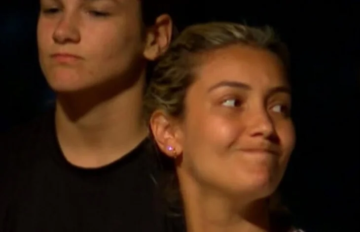 Survivor'da ilginç görüntü: "Öp bir kere!"