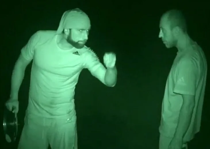 Survivor'da ilginç görüntü: "Öp bir kere!"