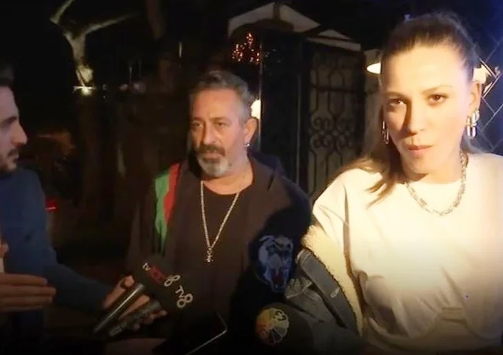 Cem Yılmaz'dan muhabirlere koronavirüs uyarısı: "Biraz uzak duralım!"
