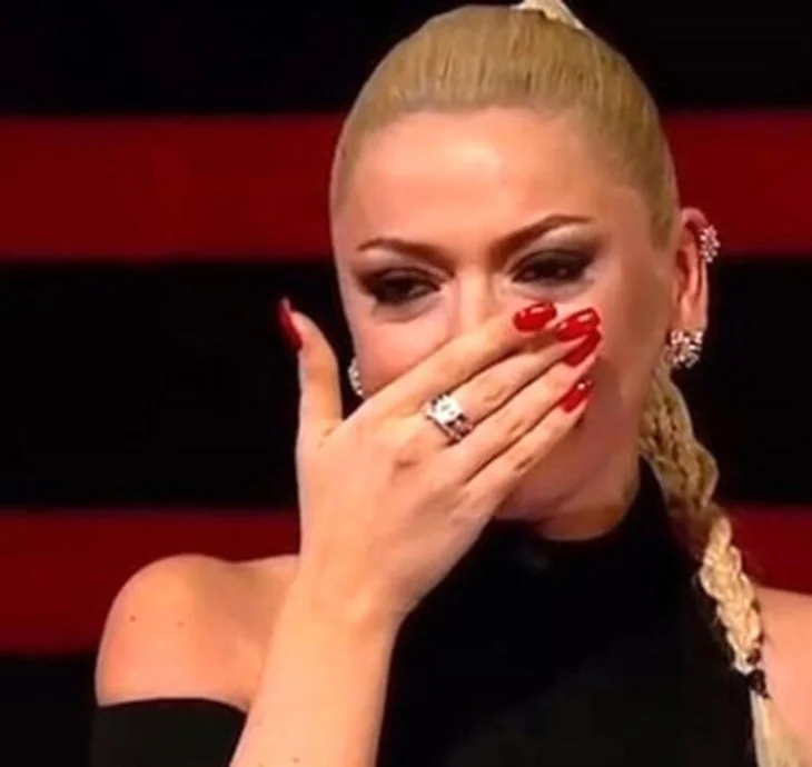 Hadise'yi kahreden ölüm haberi!