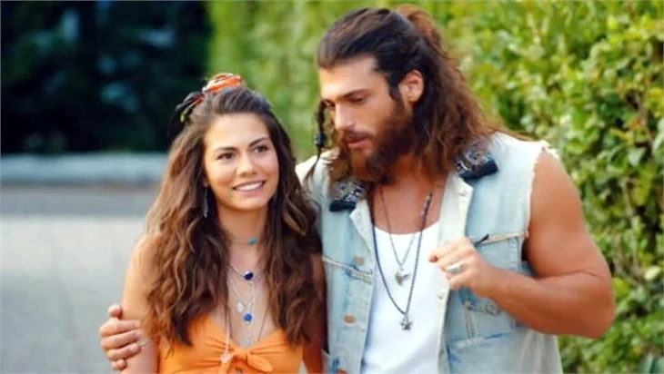 Can Yaman'dan Demet Özdemir'e yorum!