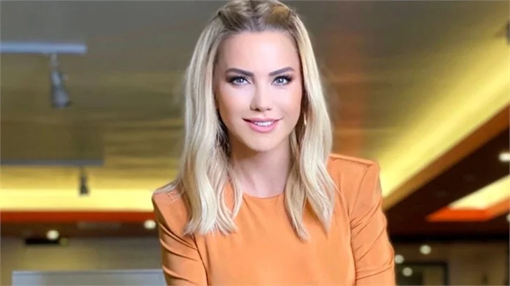 Ece Erken ilişkisini bitirdi!