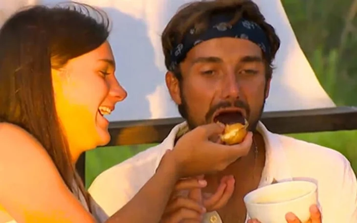 Survivor birleşme partisinde Sercan ve Nisa rüzgarı esti!