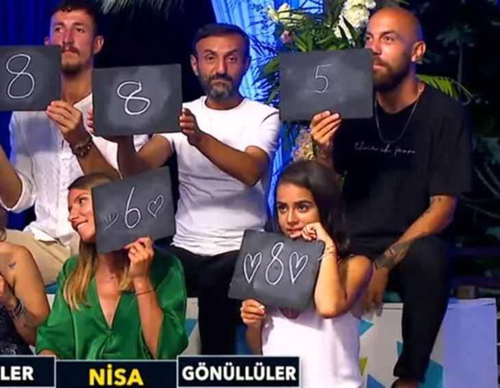 Survivor birleşme partisinde Sercan ve Nisa rüzgarı esti!