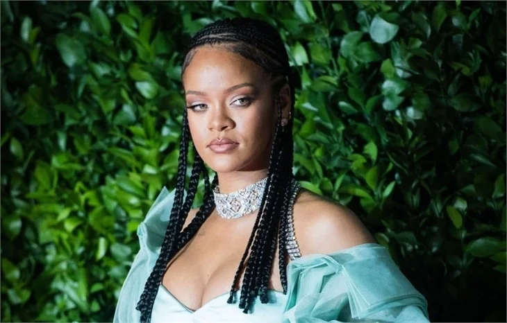 Rihanna'dan takipçisine sert yanıt!