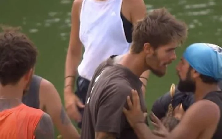Survivor'da ihraç getiren kavga!