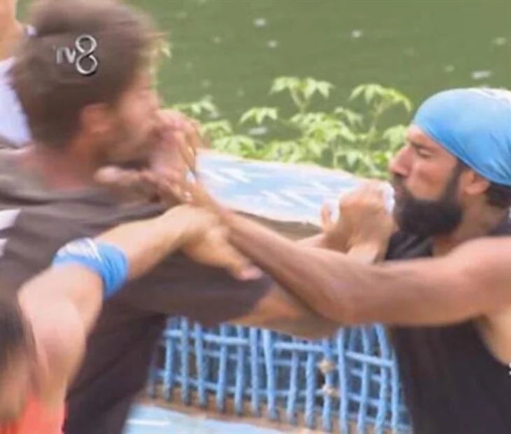 Survivor'da ihraç getiren kavga!