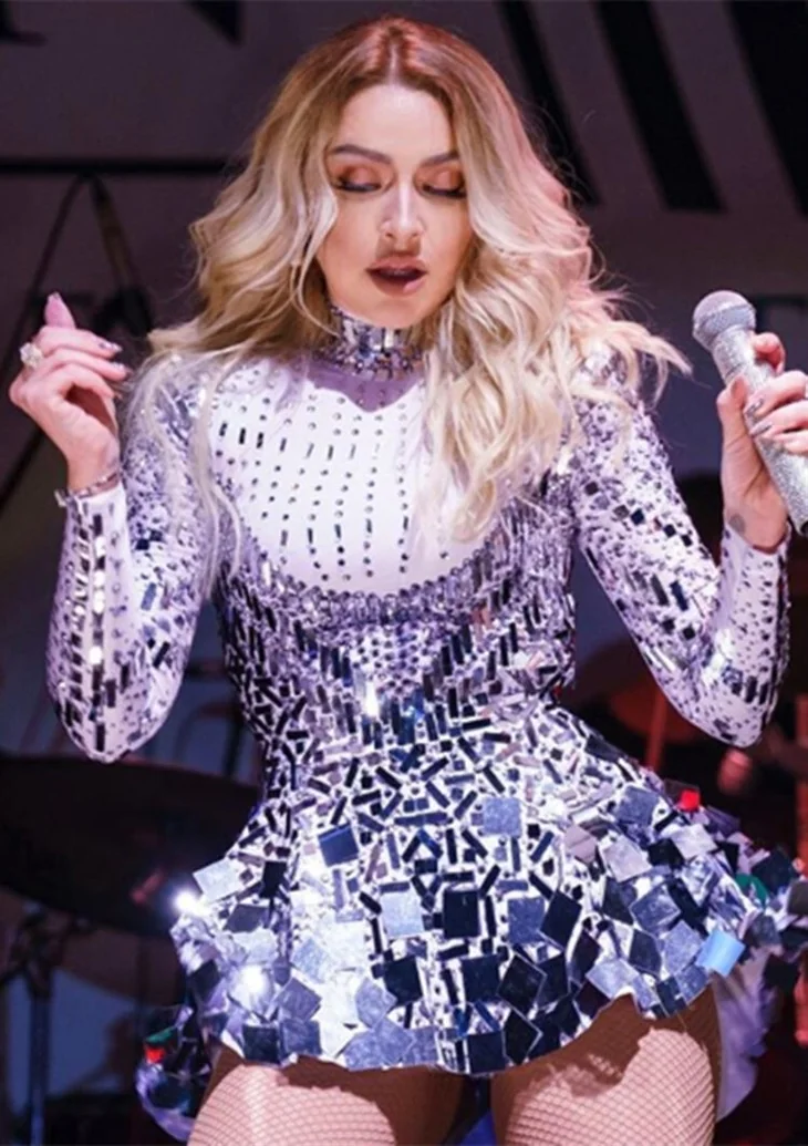 Hadise evde ne yapıyor? 1 milyon lira zarar!