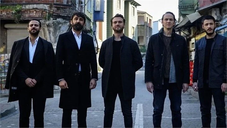 Ay Yapım kararını verdi! Çukur devam edecek mi?