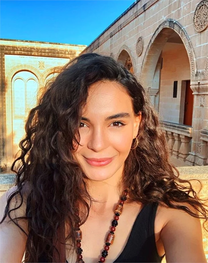 Hercai’nin yıldızı Ebru Şahin’in yardım çağrısı karşılıksız kalmadı…