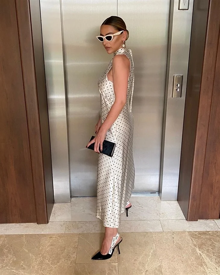 Hadise kendi kanatlarıyla uçuyor!