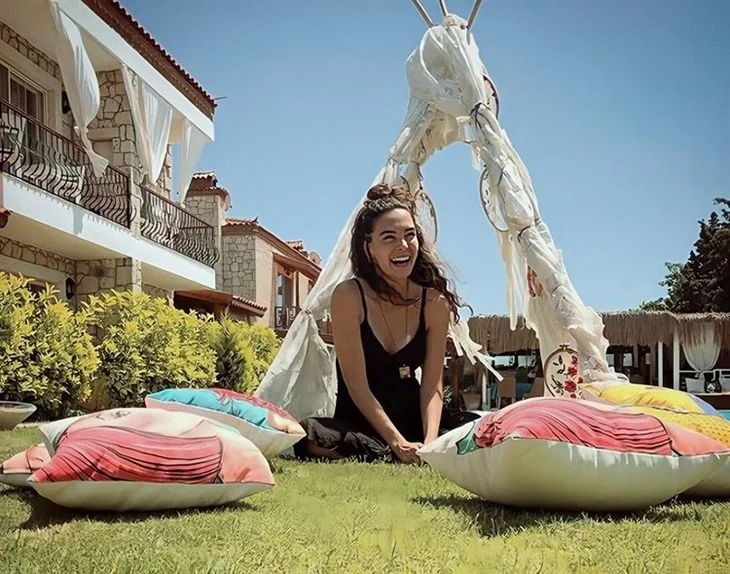 Ebru Şahin'in tatil fotoğrafları Instagram'ı salladı!