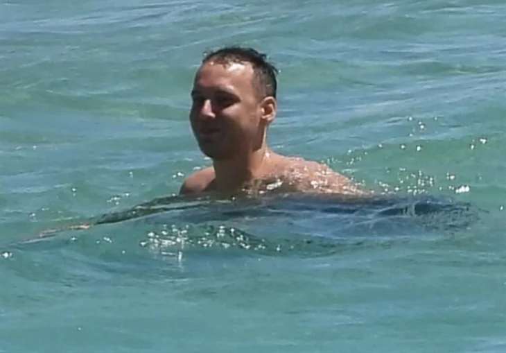 Edis, Çeşme tatilinde!