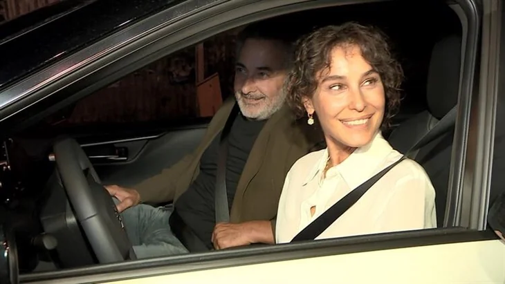 Mehmet Aslantuğ ve Arzum Onan polis çevirmesine takıldı