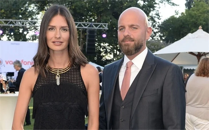 Yasemin Özilhan eşini sildi!