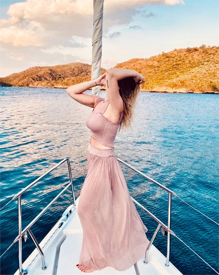 Hadise: "O beni prenses peri sanıyor"