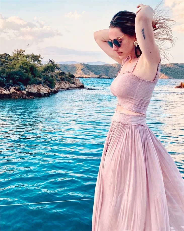 Hadise: "O beni prenses peri sanıyor"