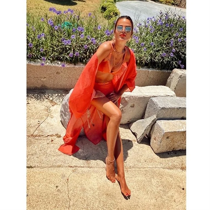 Özlem Yıldız'ın paylaşımları Instagram'ı yaktı!