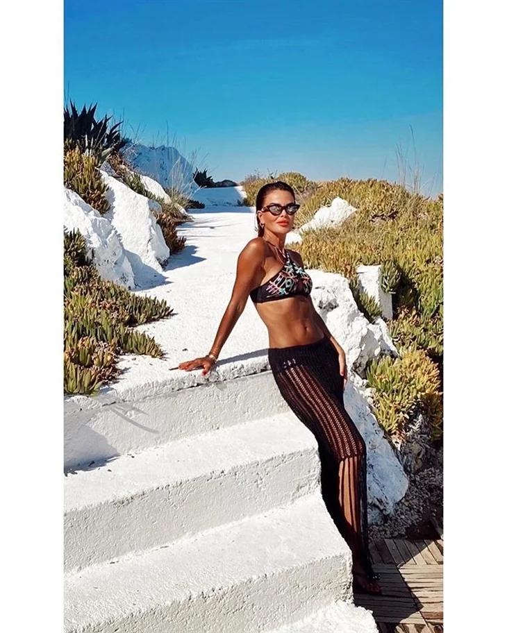 Özlem Yıldız'ın paylaşımları Instagram'ı yaktı!