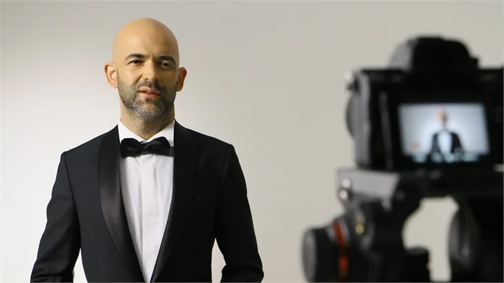 Murat Evgin’den 2 dilde 2 klip!