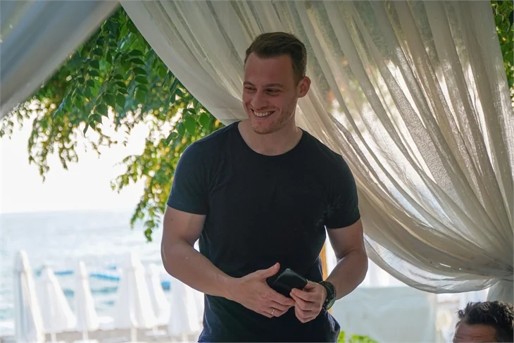 'Sen Çal Kapımı' dizinin Antalya çekimlerinden kareler...