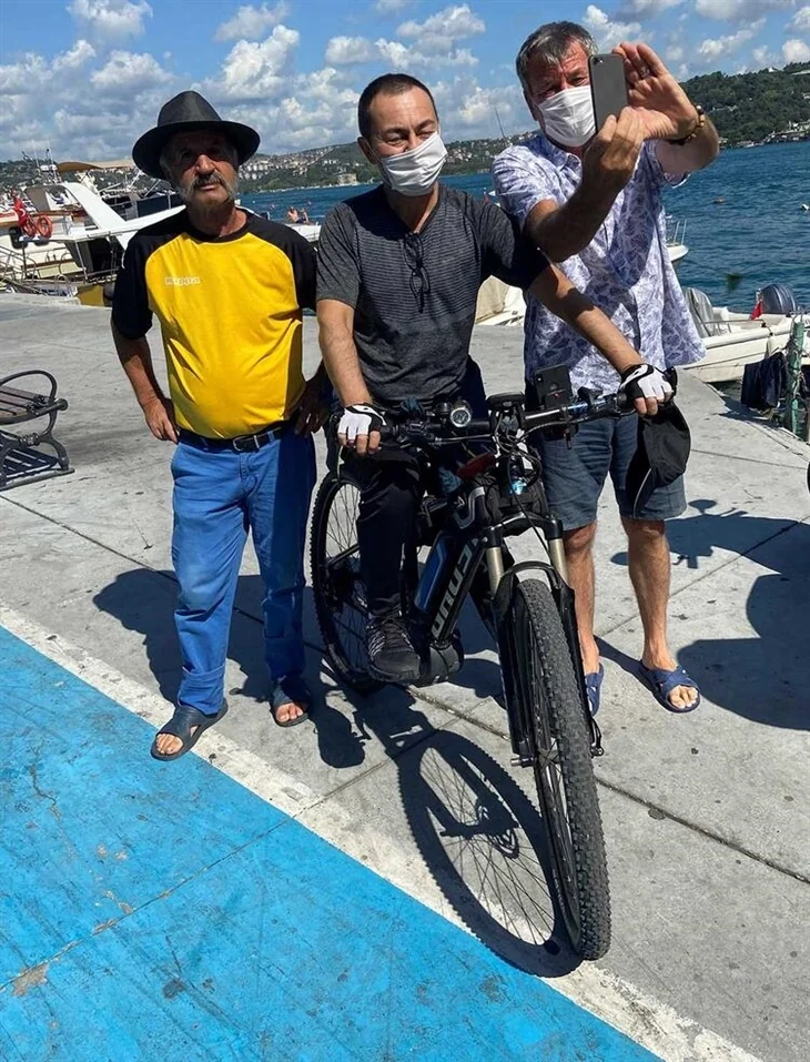 Serdar Ortaç'a "Derbeder moddasınız" denilince...