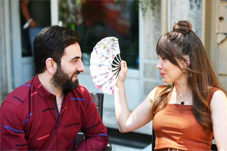 Aykut Enişte mutluluktan uçuyor!