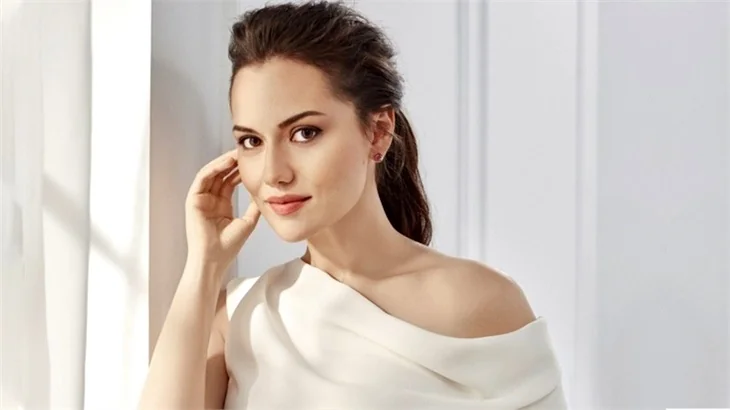 Şok iddia! "Kocam Fahriye Evcen'e aşık!"