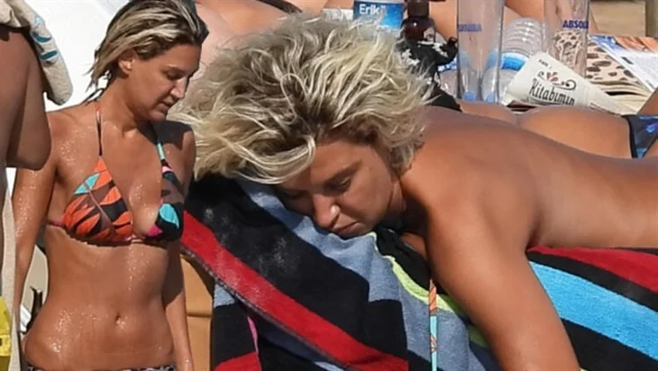 Hande Katipoğlu, Bodrum'da sere serpe...