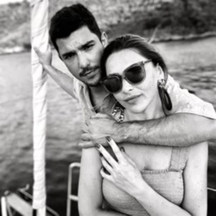 Kaan Yıldırım'dan Hadise ile aşk pozu