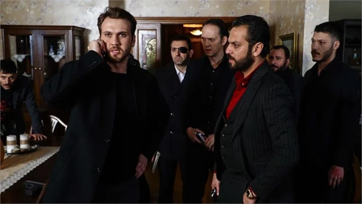 Ünlü oyuncu, 'Çukur'a veda etti!