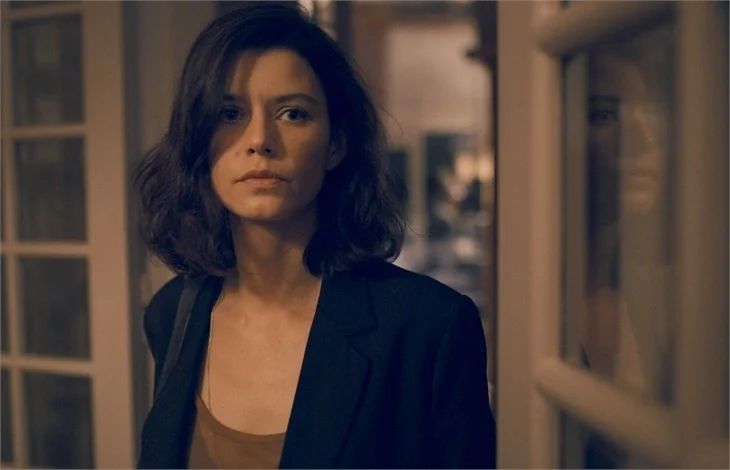 Beren Saat'ten Netflix'e ayar!