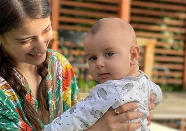 Hazal Kaya'dan annelik açıklaması!