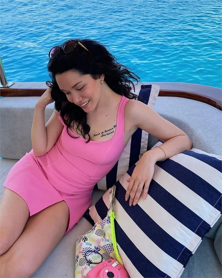Çukur'un Nehir'i Hazal Subaşı'dan cesur pozlar!