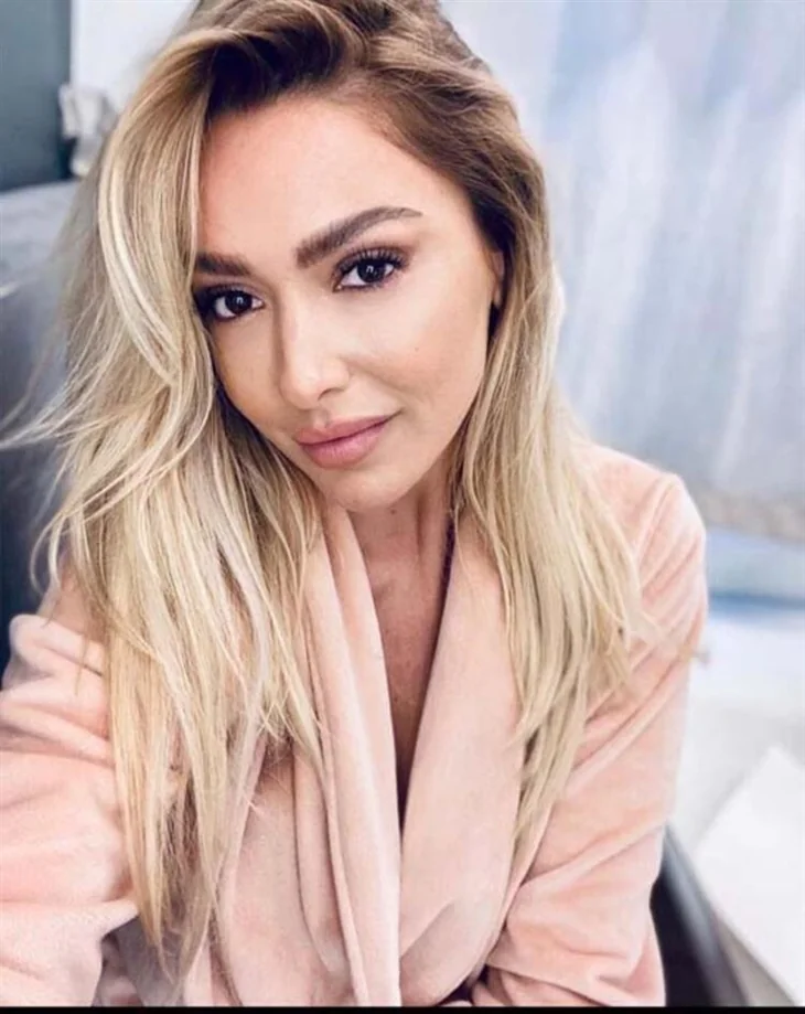 Hadise takipçilerini geçmişe götürdü!