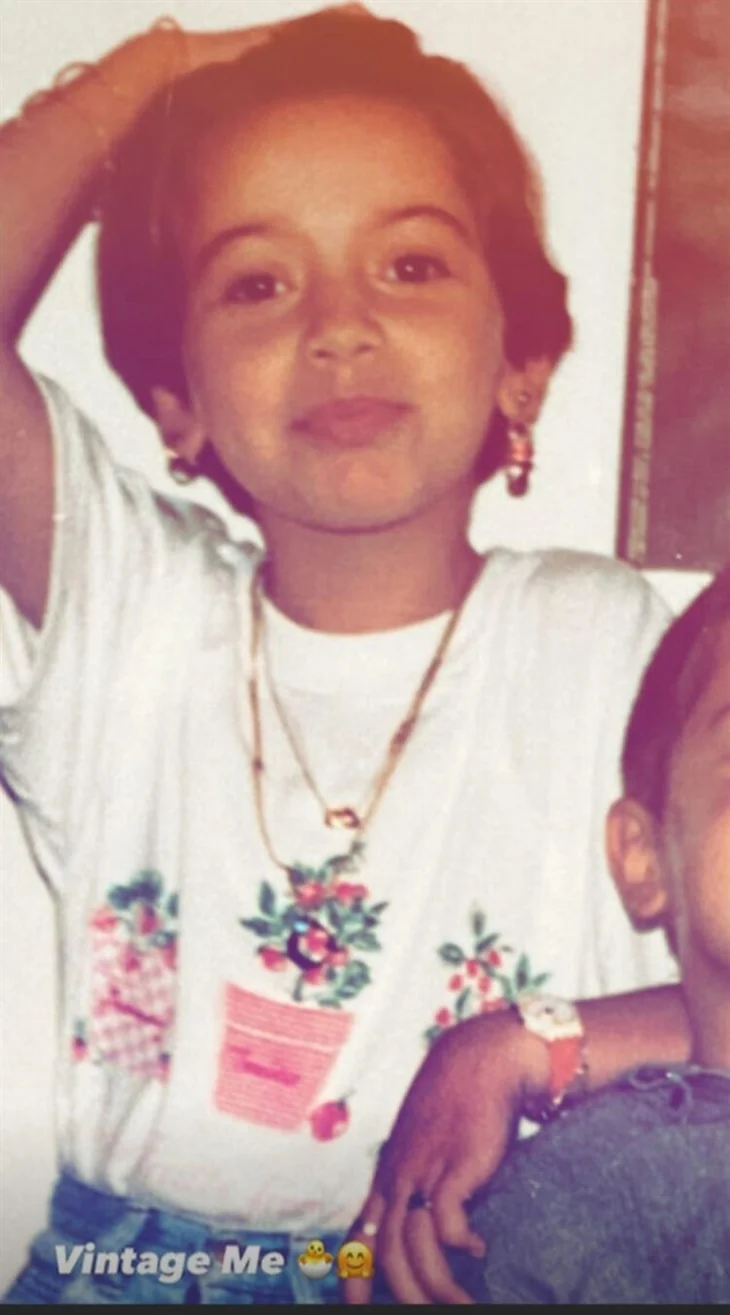 Hadise takipçilerini geçmişe götürdü!