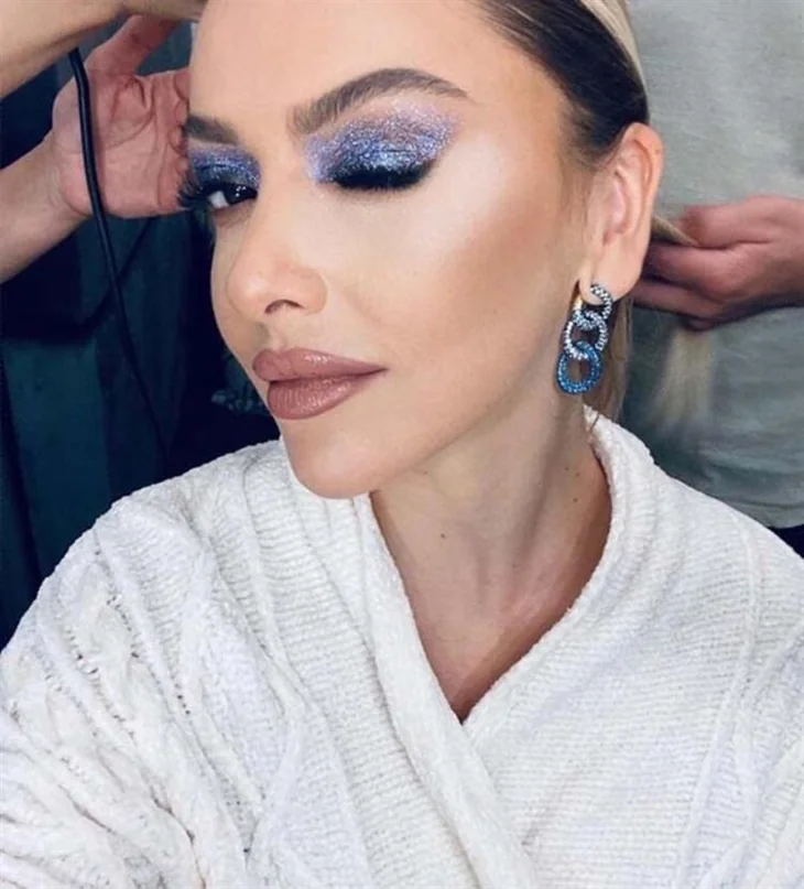 Hadise takipçilerini geçmişe götürdü!