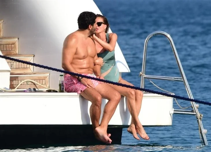 Eylülde romantizm! Ebru Şallı ve Uğur Akkuş, Bodrum’da!
