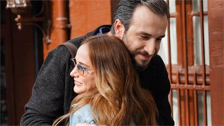 Burçin Terzioğlu'ndan sevenlerine sürpriz!